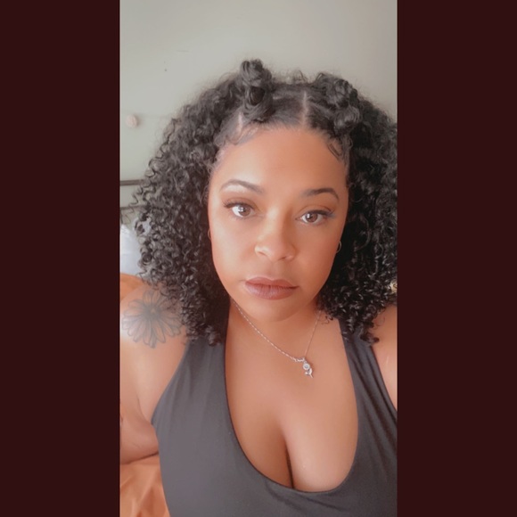 Meet your Posher, Katelyn - Picture 2 of 2